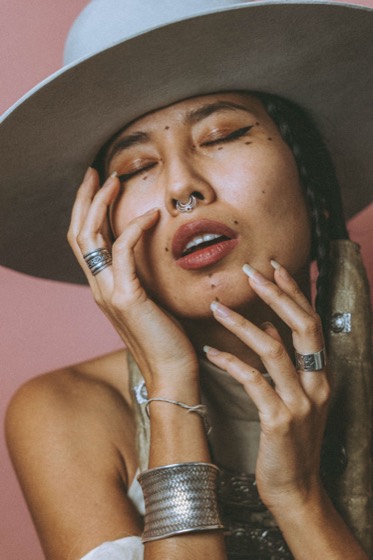 Editorial beauty portrait, wide-brim hat, warm tones